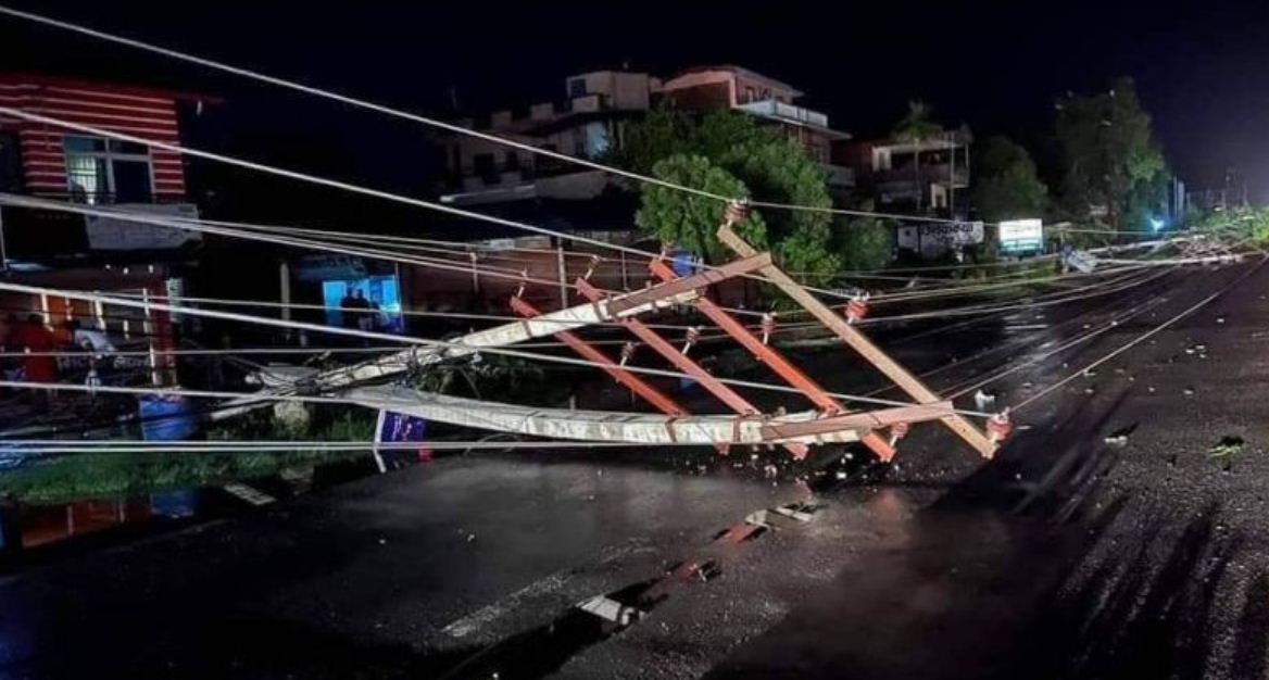 हावाहुरीले १४० विद्युत् पोलमा क्षति